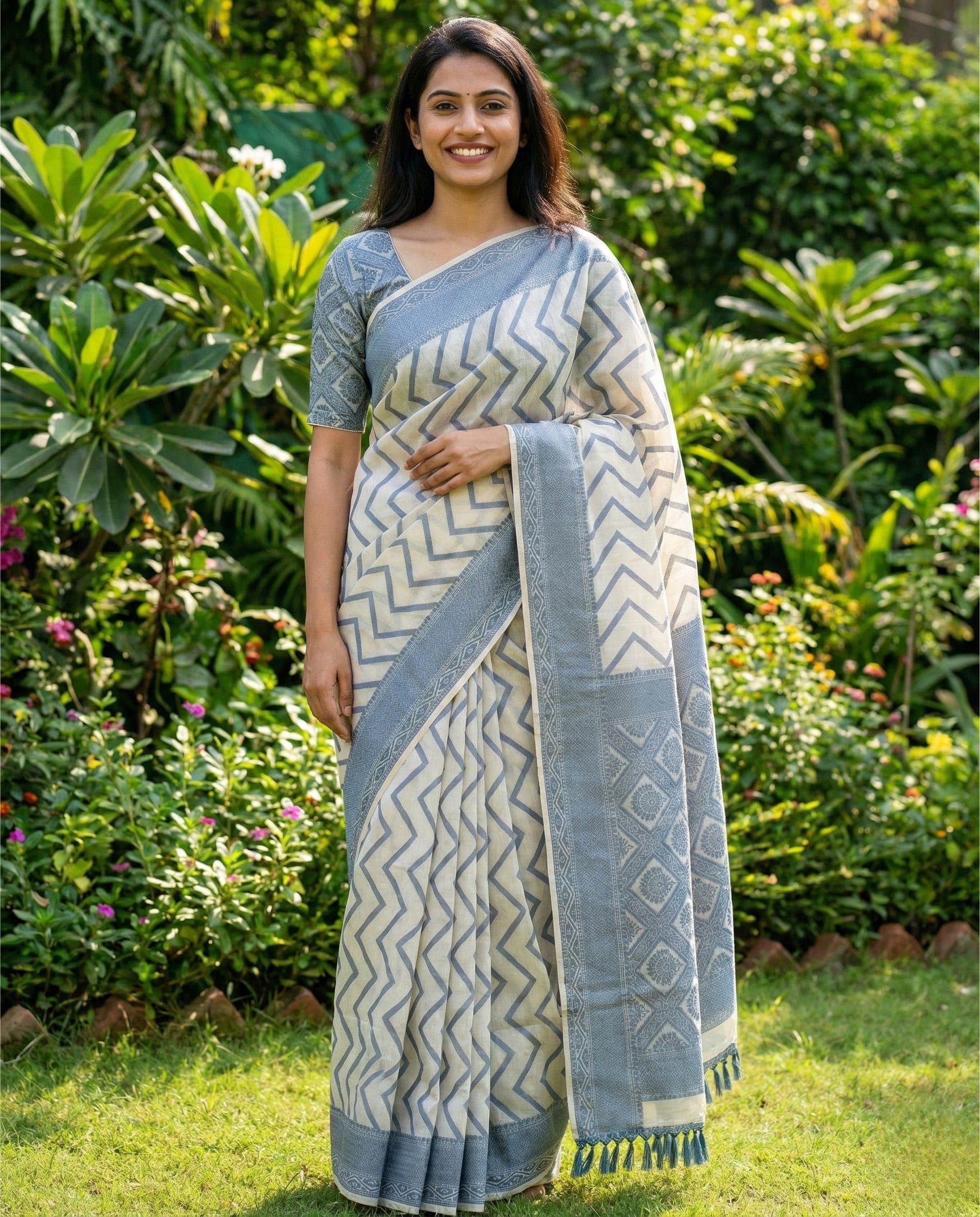 Off-White Saree with Grey Zigzag and Geometric Border - Image 2